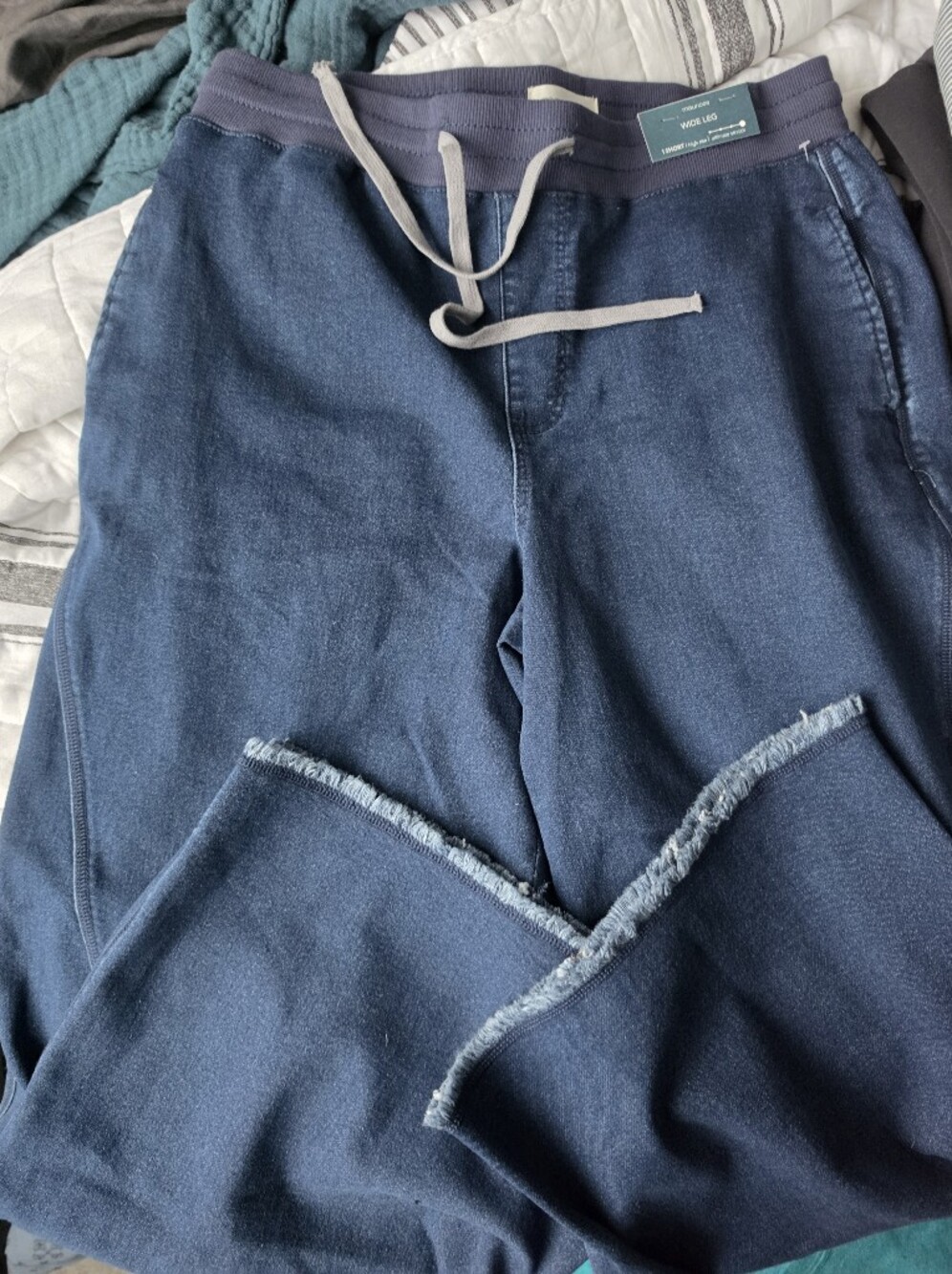 LARGE Short Maurices Women's Jigh Rise, Wide Leg Pull On Jeans. NWT